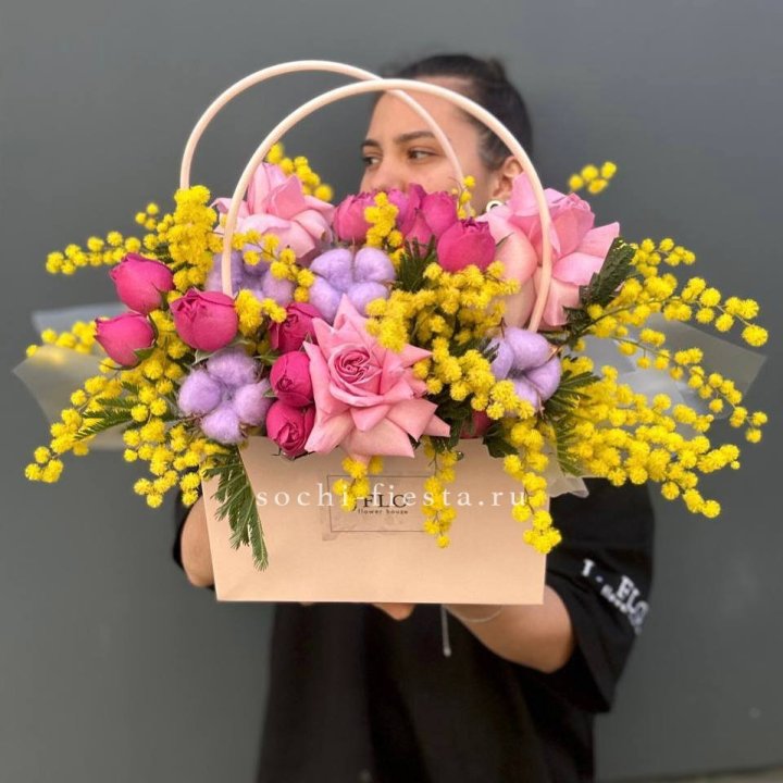 Сумочка мимозы и роз "Примавера" в Абакане
