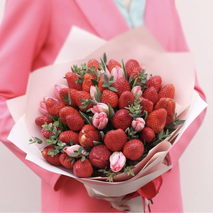 Тюльпаны и клубника в Абакане