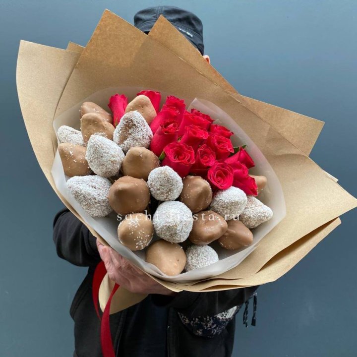 Розы и клубника в шоколаде Мерси в Абакане