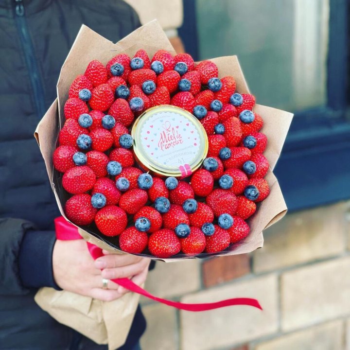 "Клубника и мёд" в Абакане