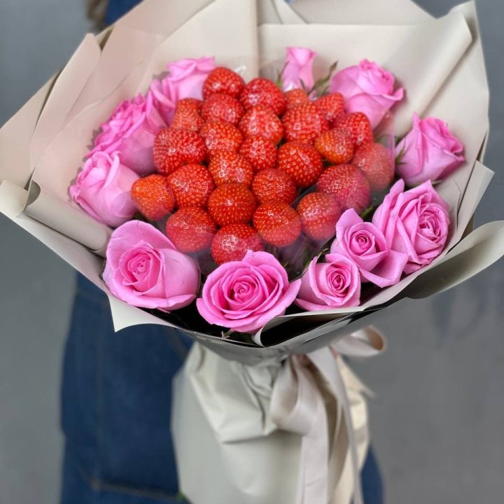 Клубника и розы в Абакане