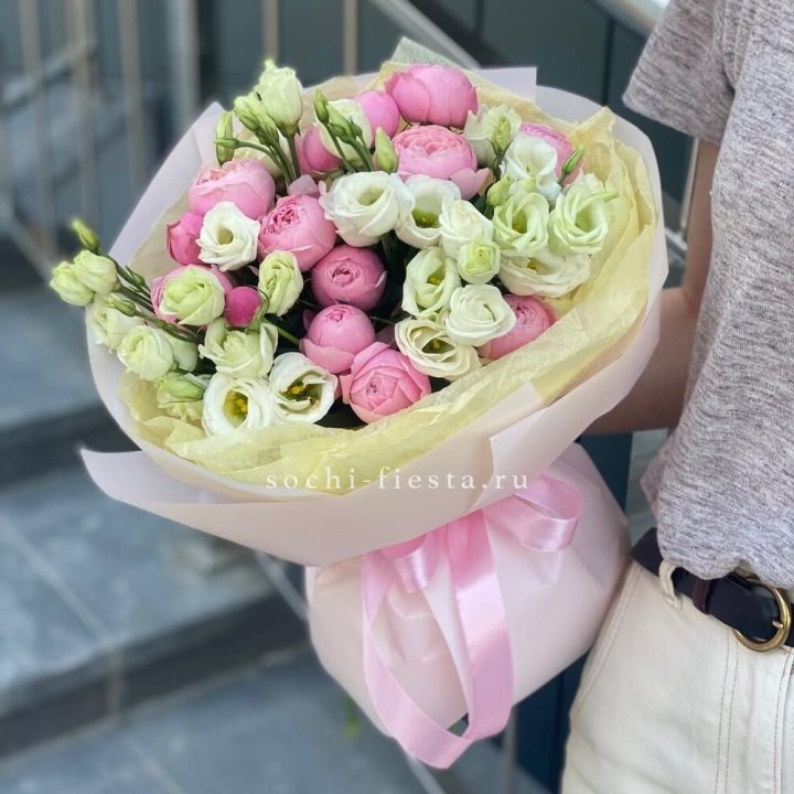 Букет кустовых роз с эустомой в Абакане