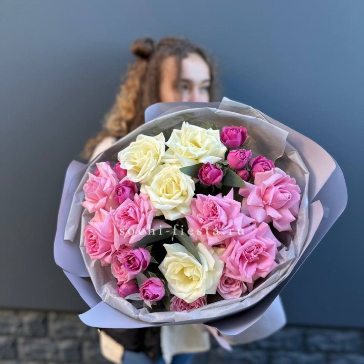 Букет французских и пионовидных роз в Абакане