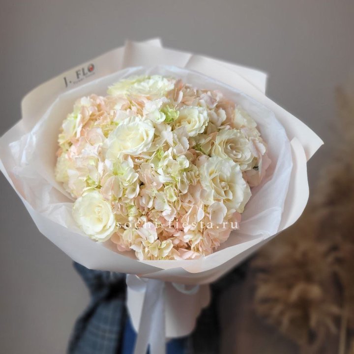  Букет гортензии и роз  в Абакане