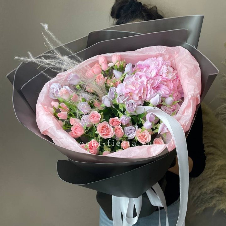  Букет гортензии и роз "Саперави" в Абакане