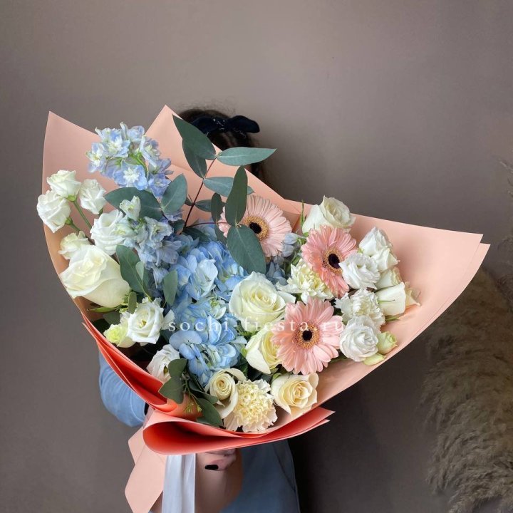  Букет гортензии и роз "Валенсия" в Абакане