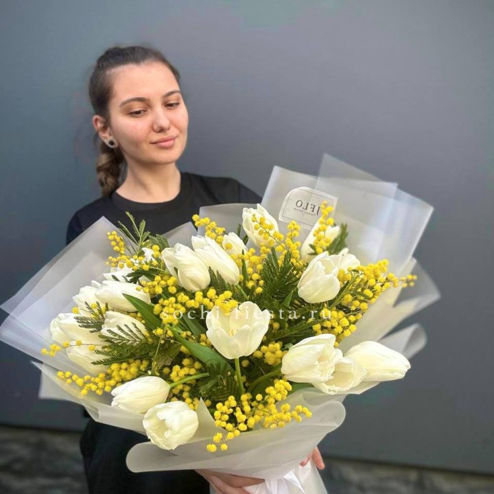 Букет тюльпанов и мимозы в Абакане