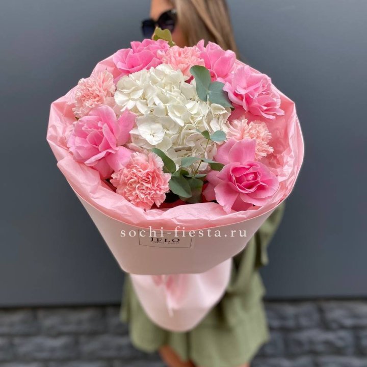  Букет роз и гортензии "Навола" в Абакане