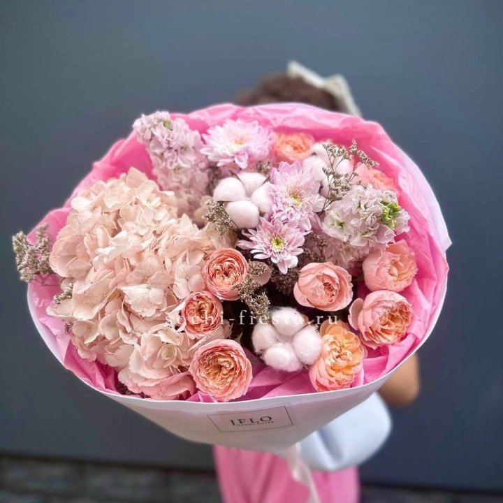 Букет гортензии и кустовых роз "Абрассо" в Абакане