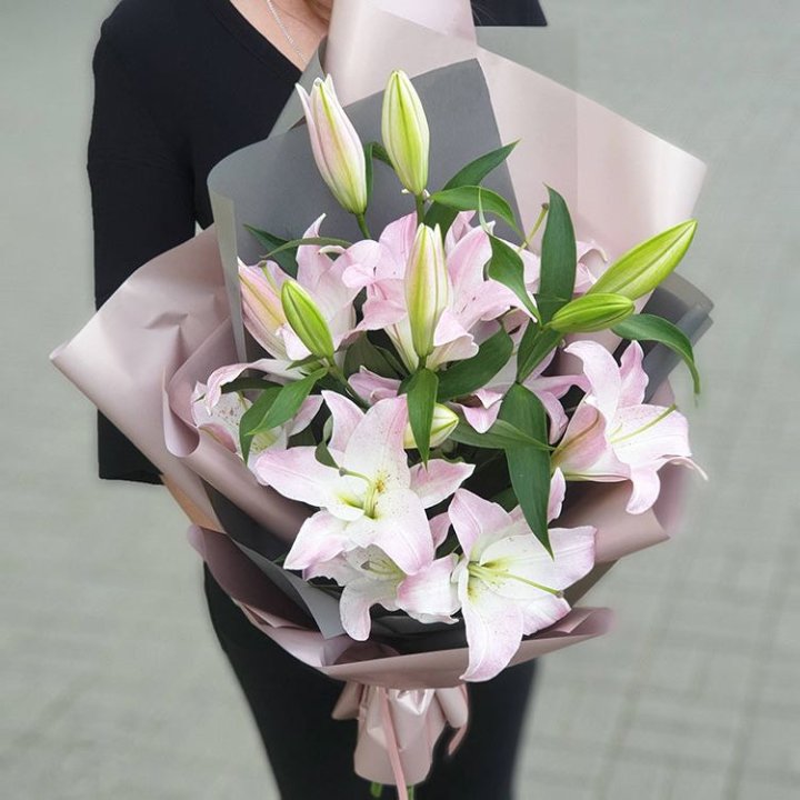 Букет розовых лилий в Абакане