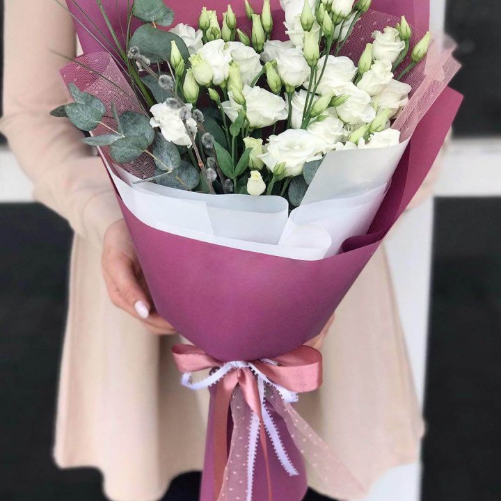 Эустомы с эвкалиптом в Абакане