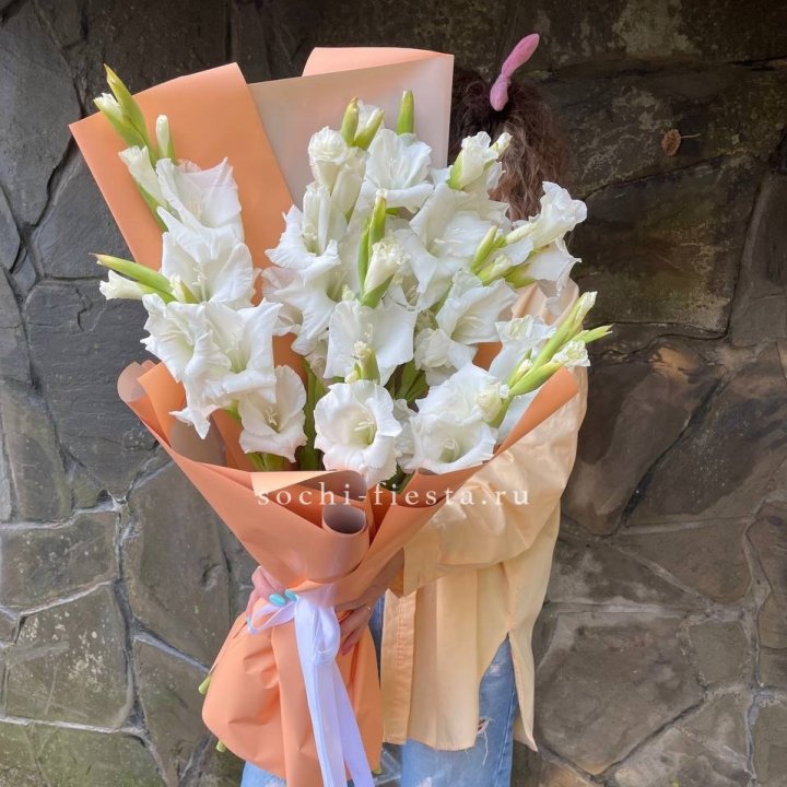 Букет белых гладиолусов  в Абакане