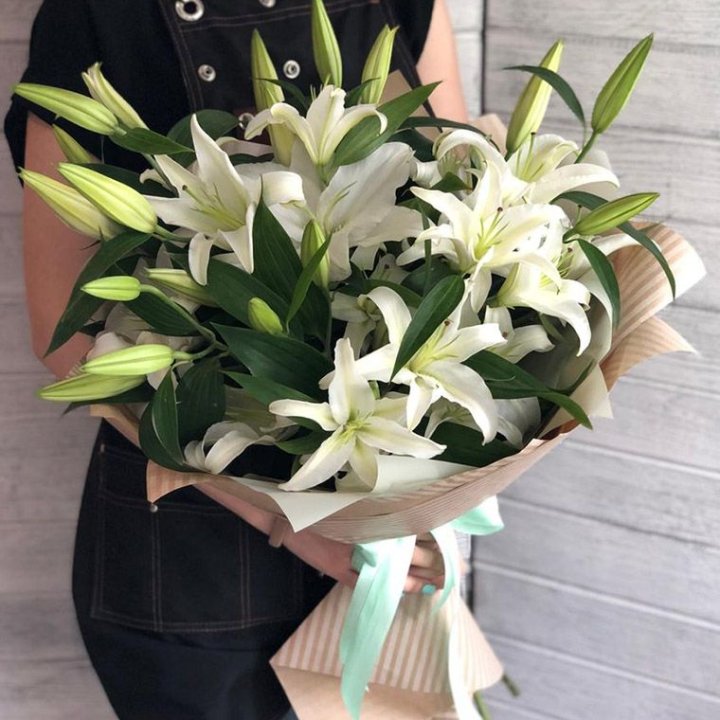 Букет белых лилий в Абакане