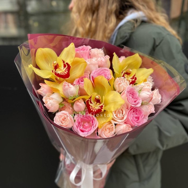  Букет орхидей и роз Есенья в Абакане