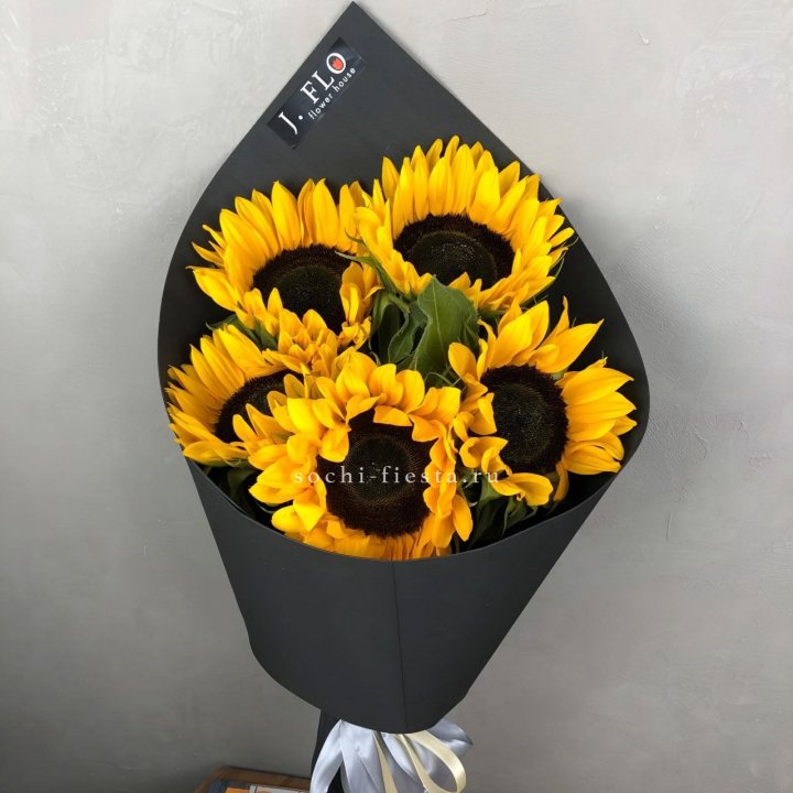 Букет из 5  подсолнухов в Абакане