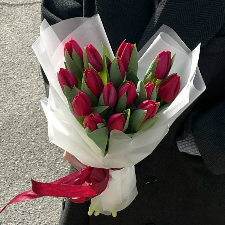 15 красных тюльпанов в Абакане