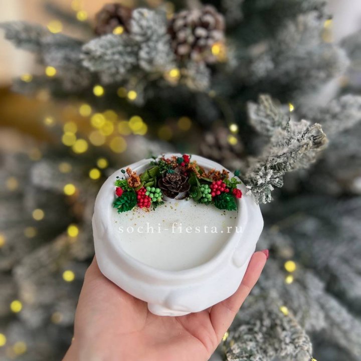 Свеча ароматическая в гипсе Руки с шишкой в Абакане