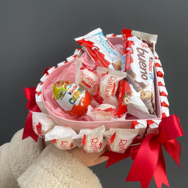 Бокс киндерами и раффаэлло в Абакане