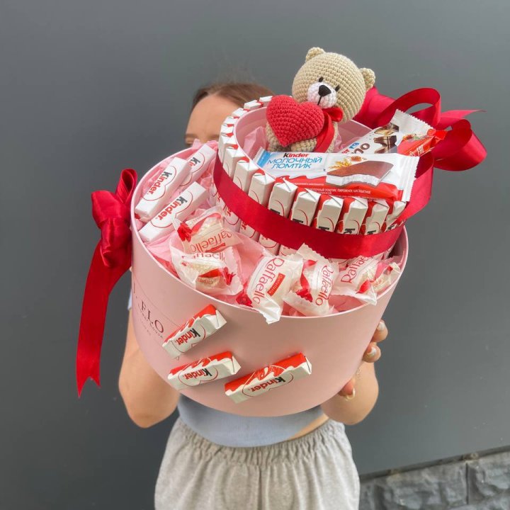 Бокс киндерами и раффаэлло 2 в Абакане