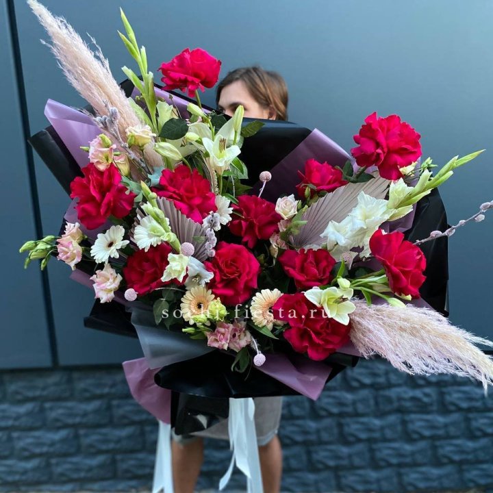 Дизайнерский букет Ред в Абакане