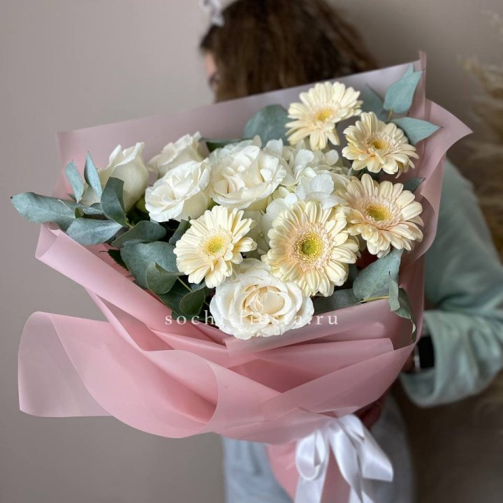 Букет роз, гортензии, гербер  в Абакане