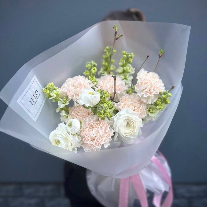 Букет маттиолы и ранункулюсов  в Абакане