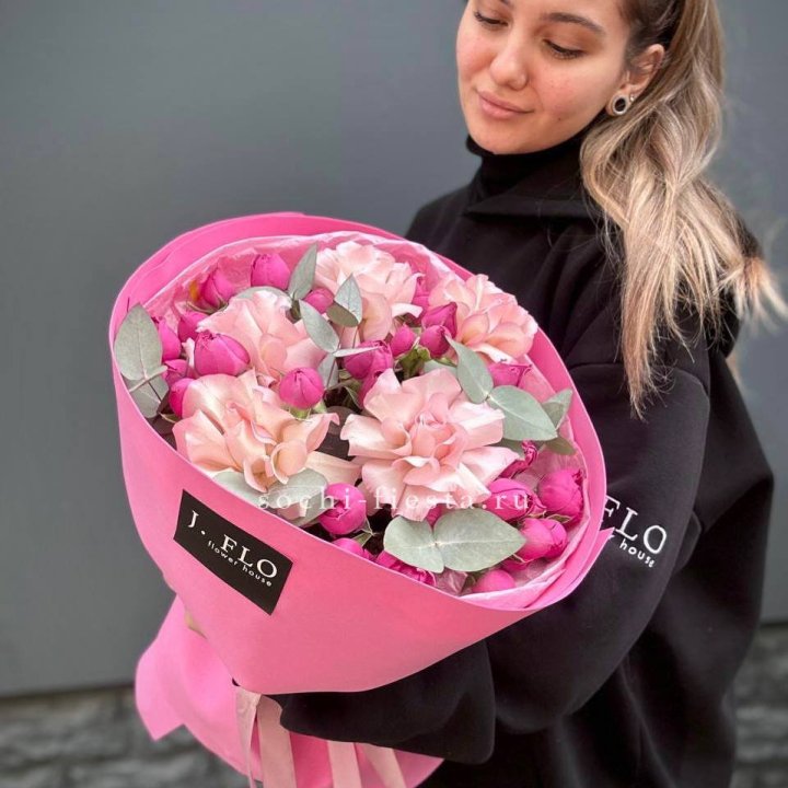 Букет французских и пионовидных роз "Ламиносо" в Абакане