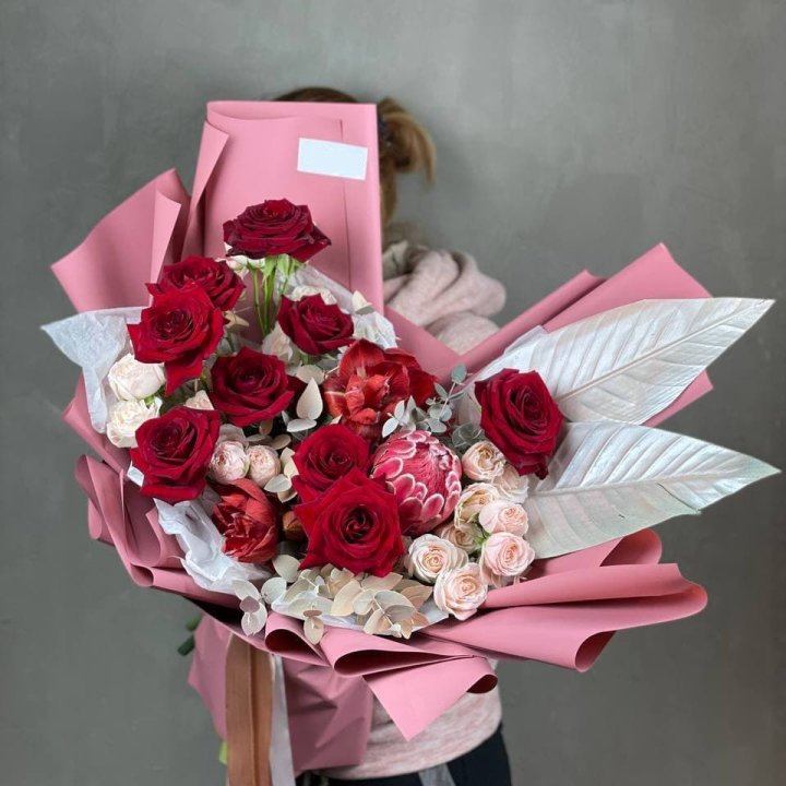 Дизайнерский букет "Ред Вильвет" в Абакане