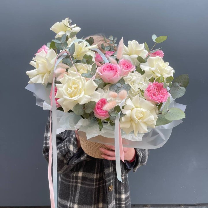 Кашпо с розами в Абакане