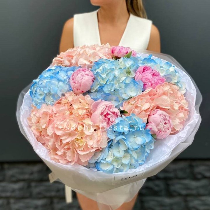 Дуобукет гортензии с пионами  в Абакане