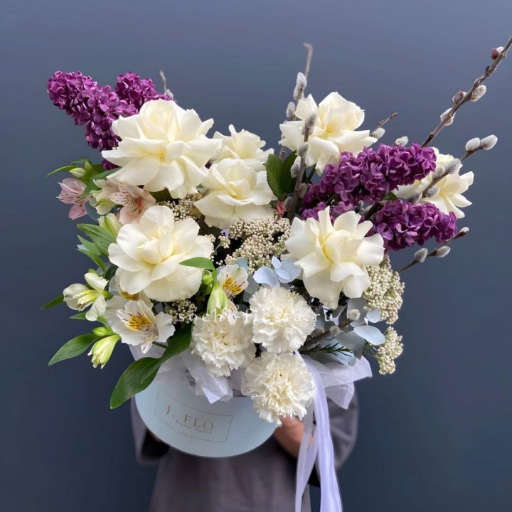 Цветочный бокс Французских роз и Сирени в Абакане