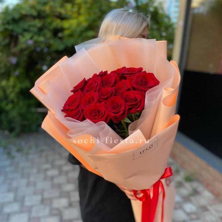 15 голландских роз в оформлении в Абакане