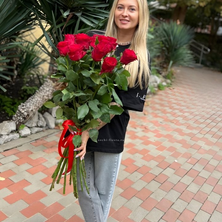 15 высоких красных роз в Абакане