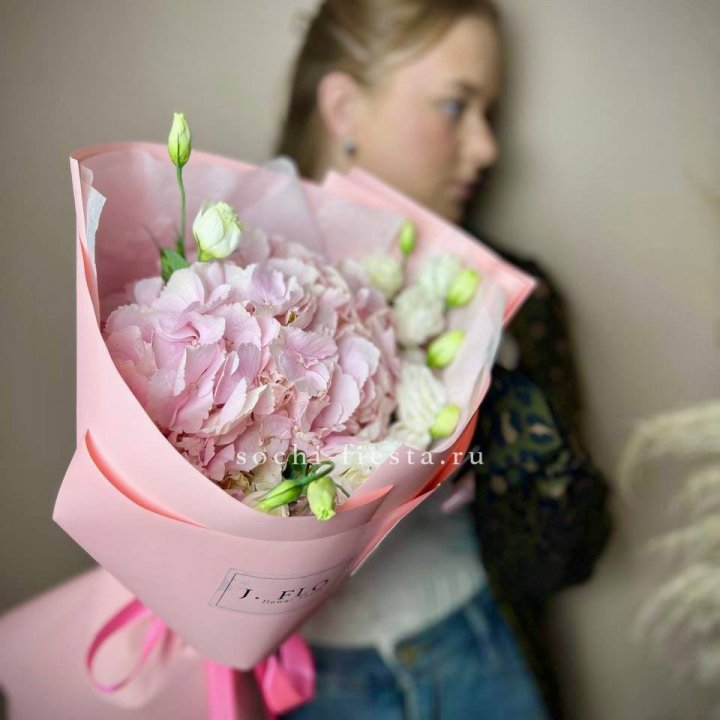 Букет с гортензией №2 в Абакане