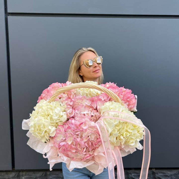 7 гортензий в корзине в Абакане