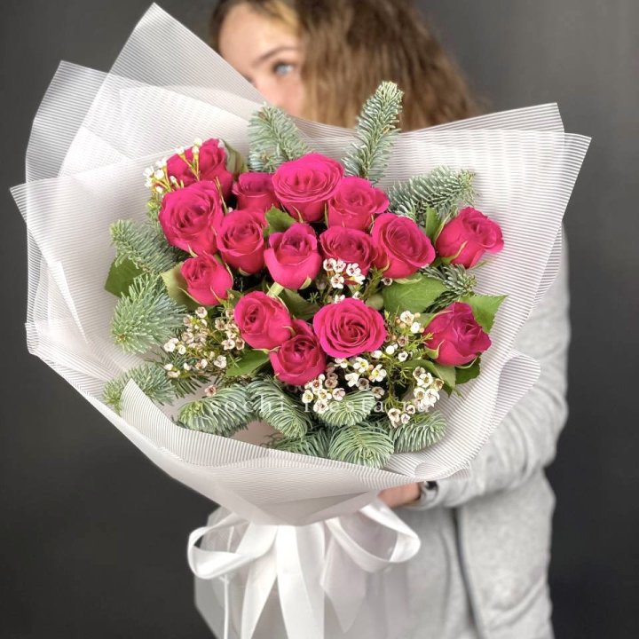 Новогодний букет Елки и Розы в Абакане