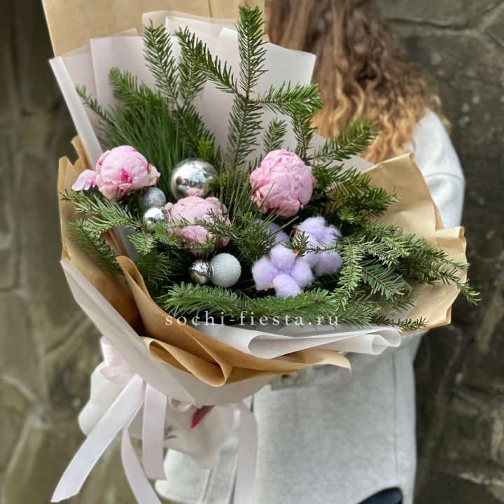 Новогодний букет с пионами  в Абакане