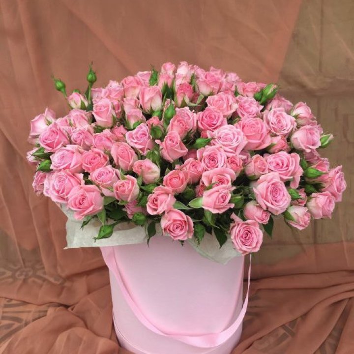 Кустовые розы в коробке в Абакане