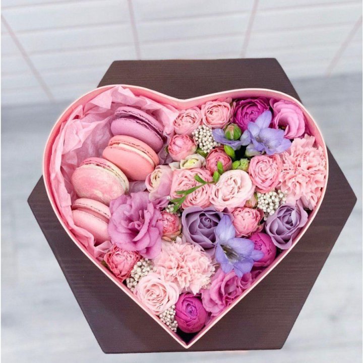 Бокс-сердце с макаронс  в Абакане