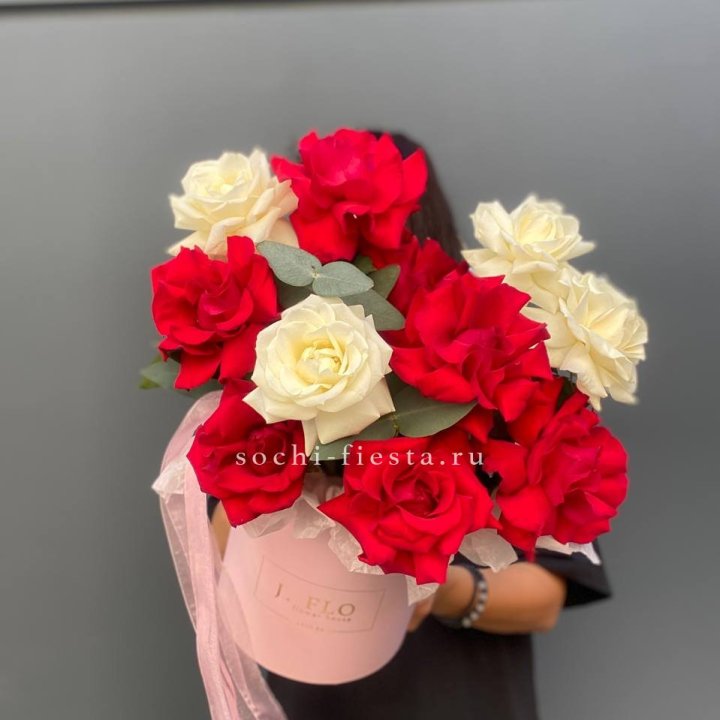 13 Французских роз в боксе в Абакане