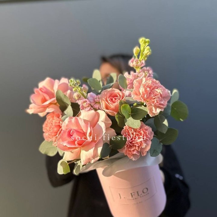 Цветы в боксе "Сизара" в Абакане