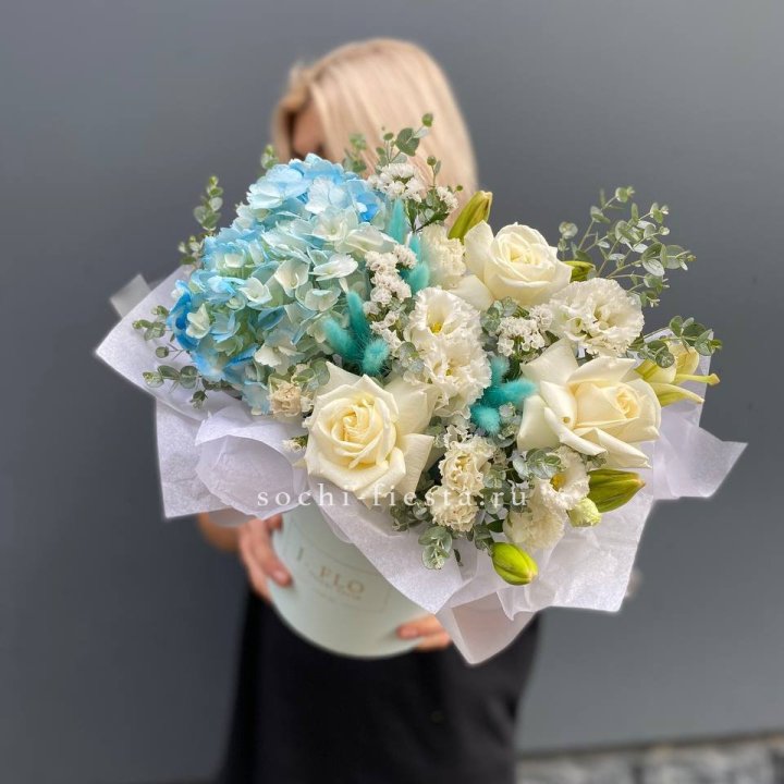 Цилиндр в голубых оттенках №1 в Абакане