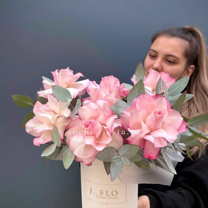 7 Французских роз в боксе в Абакане