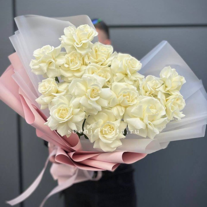 Букет из 15 французских роз Вайт дрим в Абакане