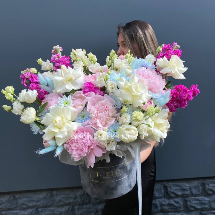 Дизайнерский цилиндр "Пионы гарден" в Абакане