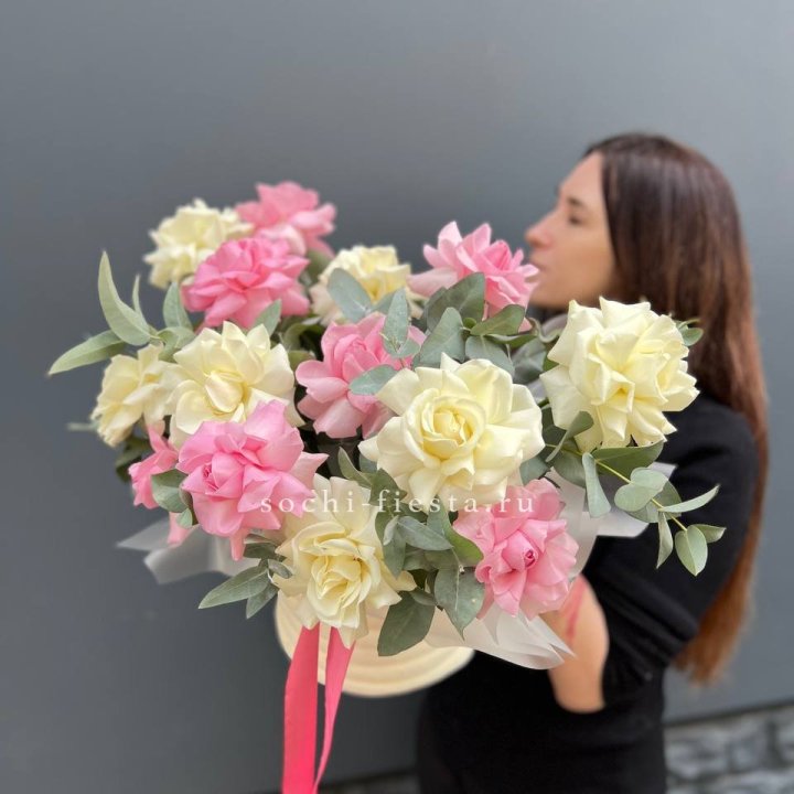 Зефирный бокс из 17 французских роз микс в Абакане