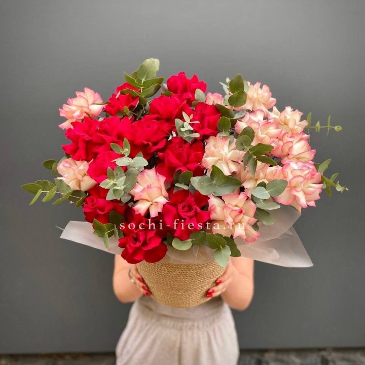 25 Французских роз в джутовом кашпо  в Абакане