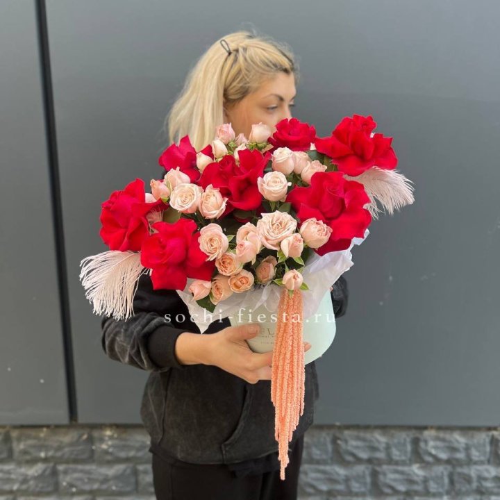 Бокс с нежными розами  в Абакане