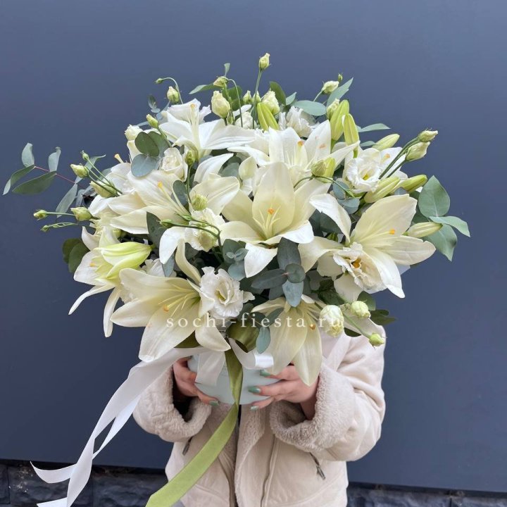 Бокс лилий и эустомы в Абакане