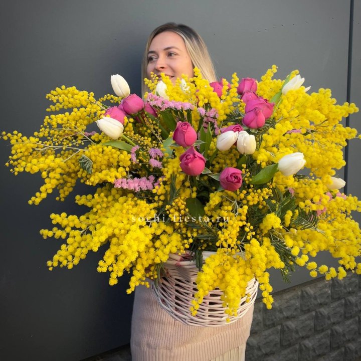 Цветочная корзина с мимозой "Спринг" в Абакане